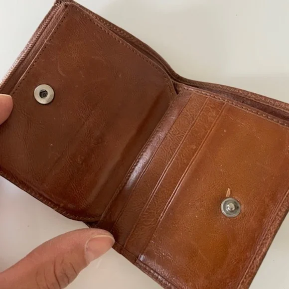 VINTAGE Yves Saint Laurent Tan Leather Wallet - Picture 7 of 10